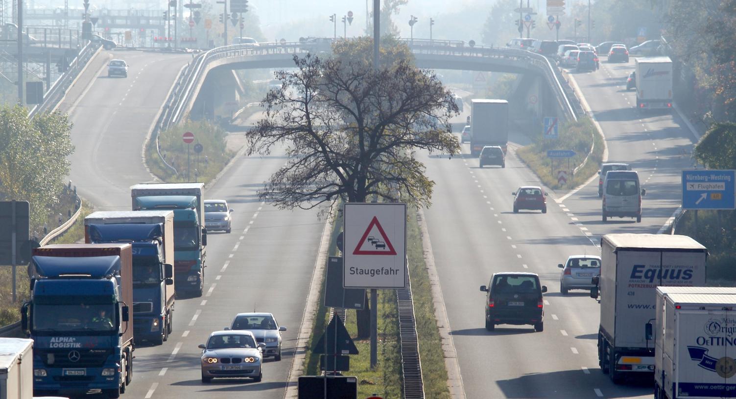 Mehr Verkehr, mehr Lärm, mehr Feinstaub befürchtet die Phalanx der Kritiker, die sich gegen einen kreuzungsfreien Ausbau des Frankenschnellwegs stemmt.