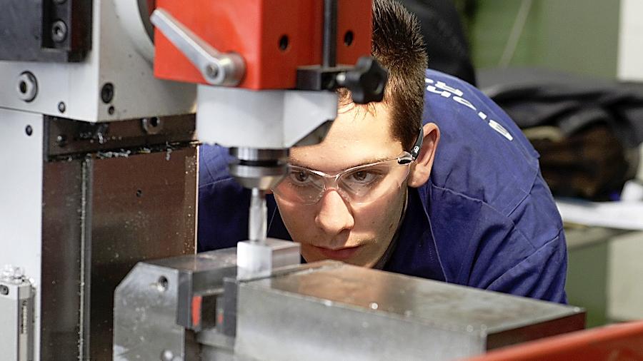 Auch in der Industrie sollen zahlreiche neue Stellen entstehen.