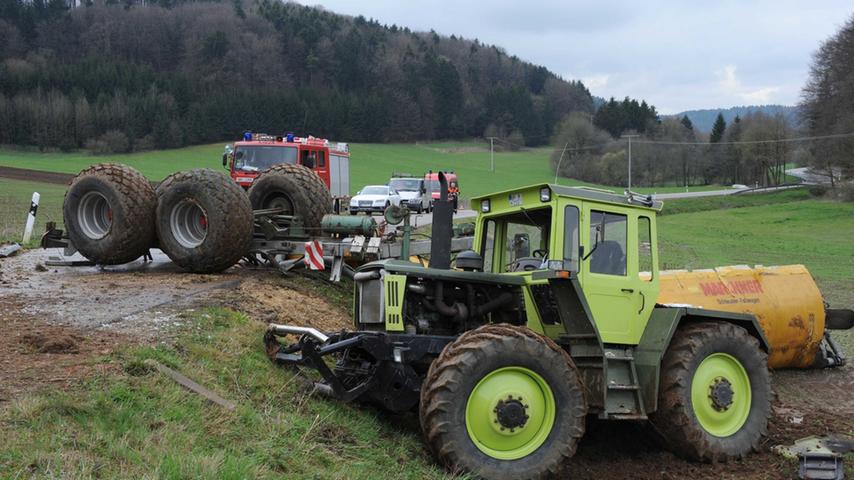 Ausrutscher auf Gülle: Traktor überschlug sich