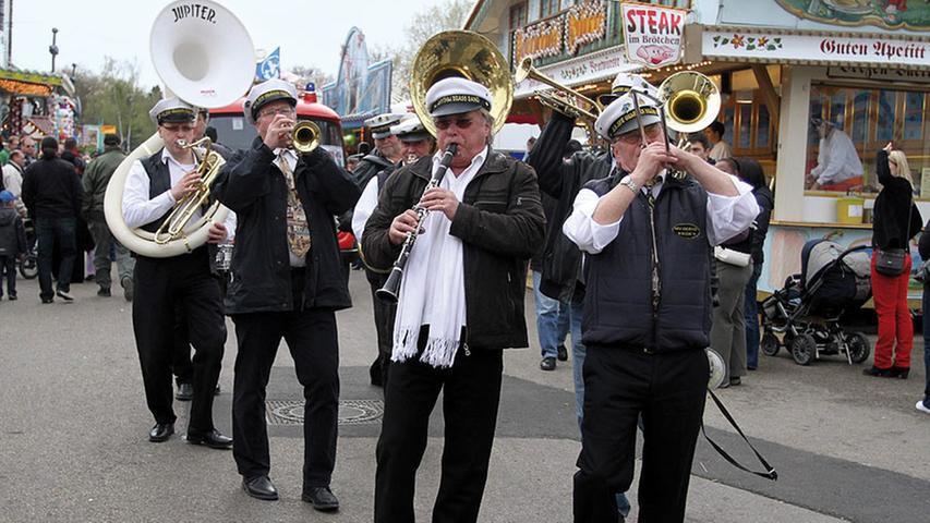 Angeführt wurde die bunte Parade von der New Orleans Rhythm Brass Band.