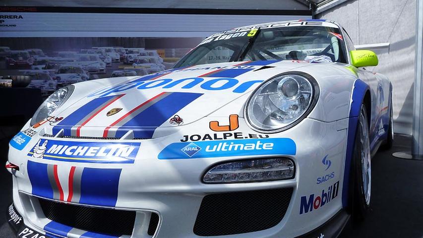 Ansehnlich garniert wird die Tourenwagen-Serie mit dem Porsche Carrera Cup...