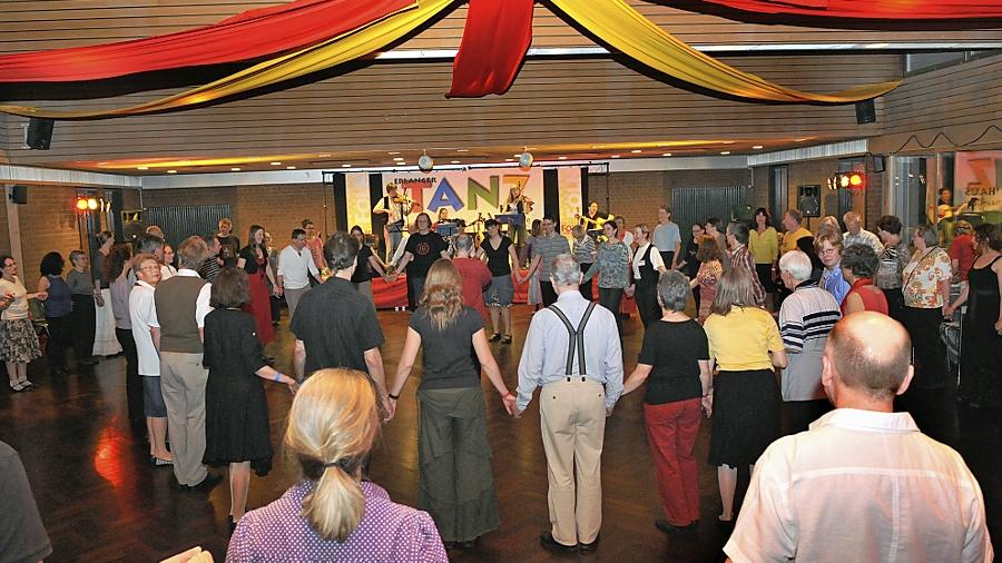 500 Hobby-Tänzer zu Gast in der Hugenottenstadt