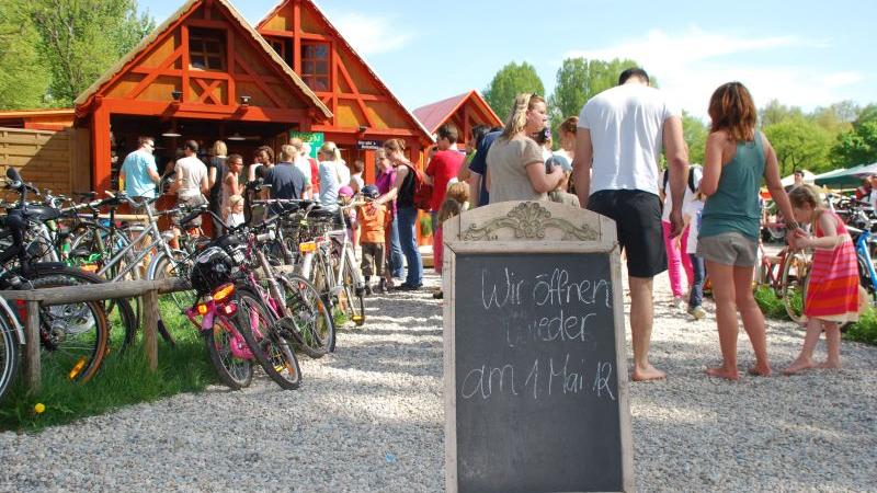 Die Biergartensaison hat begonnen: Seit dem 1. Mai hat der Biergarten auf der Wöhrder Wiese wieder geöffnet.