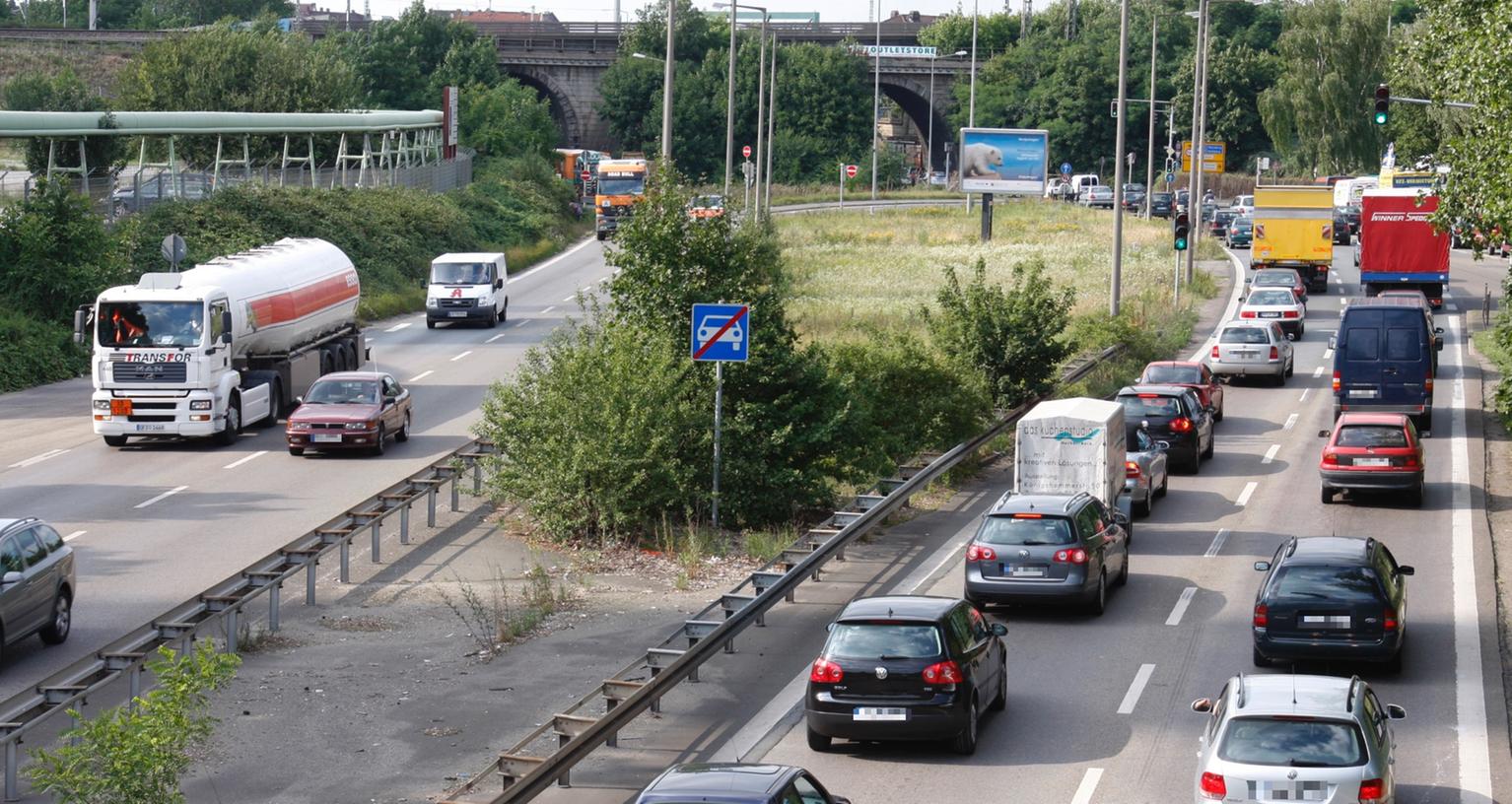 Bis solche Bilder Geschichte sind, kann es noch dauern. Der Baubeginn für den Frankenschnellweg wird frühestens im Frühjahr 2019 sein.