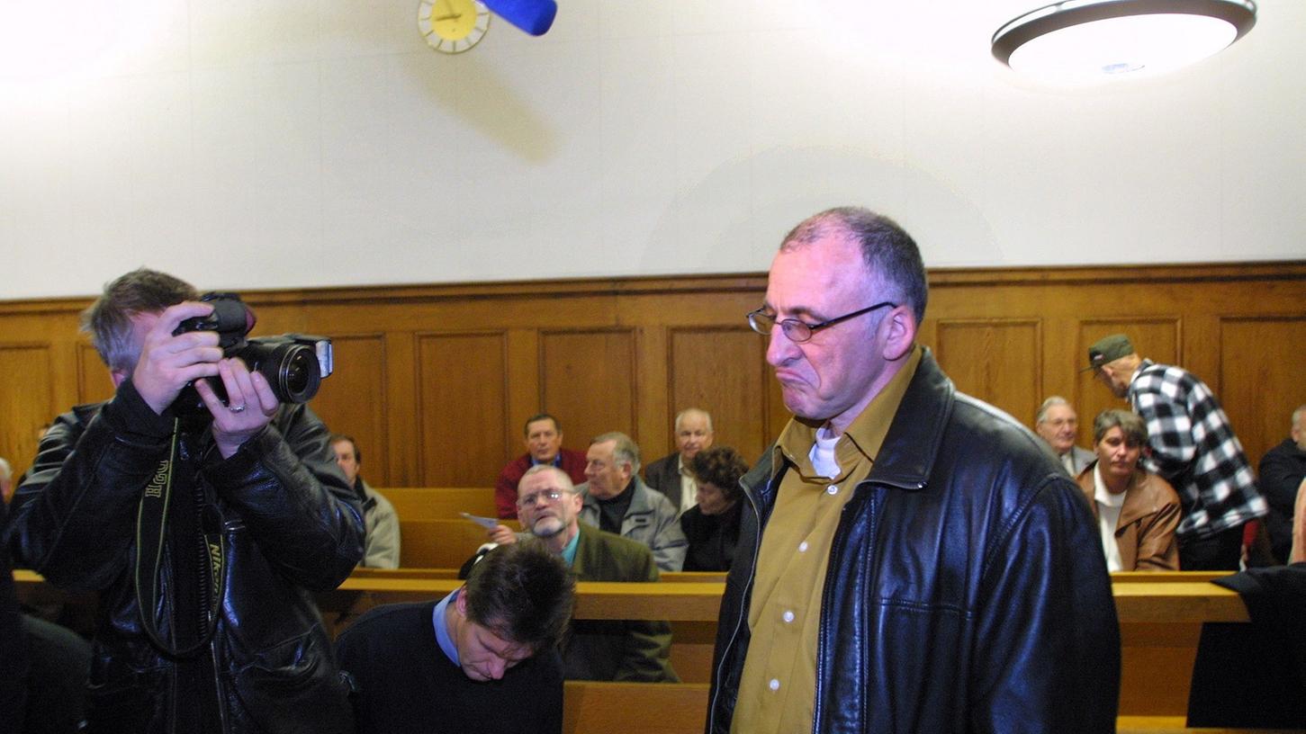 Bereitwillig ließ sich Gerhard Ittner damals im Gerichtssaal fotografieren. Doch kurz vor dem Urteil tauchte er unter.