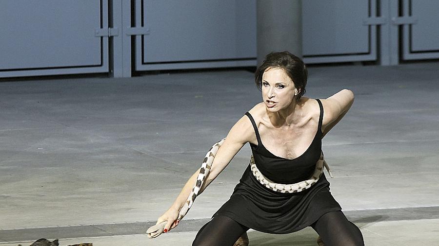 Hans Neuenfels inszeniert «Medea in Corinto»