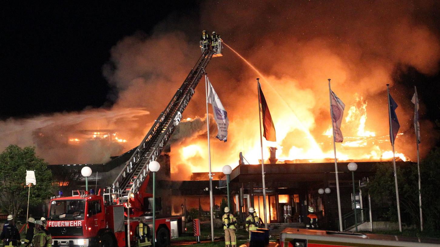 Großbrand zerstört Kristallbad in Fichtelberg