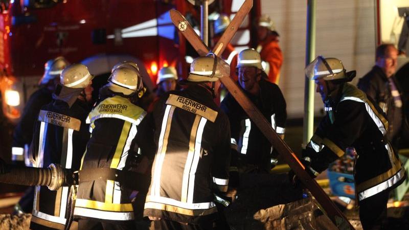 Brandfahnder der Kriminalpolizei sowie die Staatsanwaltschaft Bayreuth haben die Ermittlungen aufgenommen.