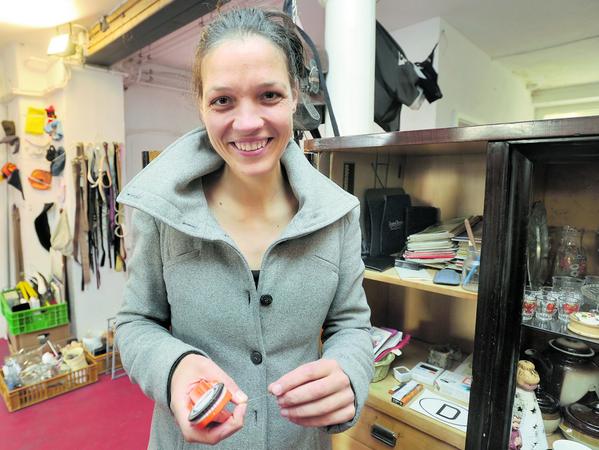 Johanna Zwinscher hat den "Umsonst-Laden" in Gostenhof gegründet und erlebt dort selbst immer wieder nette Überraschungen. Johanna Zwinscher hat den "Umsonst-Laden" in Gostenhof gegründet und erlebt dort selbst immer wieder nette Überraschungen.