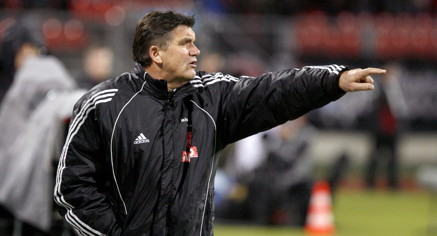 Hat in Nürnberg seine Heimat gefunden: Hans Meyer. Nun feiert der Trainer-Veteran 71. Geburtstag. Hat in Nürnberg seine Heimat gefunden: Hans Meyer. Nun feiert der Trainer-Veteran 71. Geburtstag.