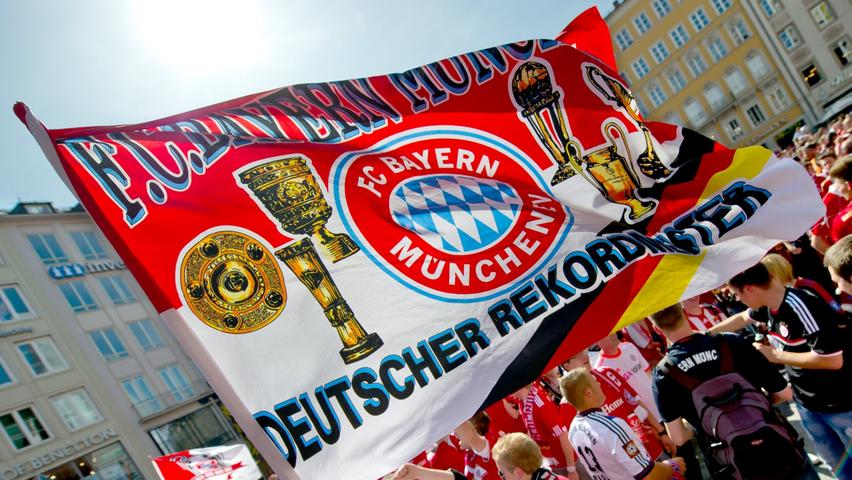 Es war eine gigantische Fussball-Party, doch sie endete mit einer Niederlage der Münchner. Zuvor wurde auf den Plätzen der bayerischen Landeshauptstadt gemeinsam mitgefiebert. Insgesamt 180.000 Fussballfans sollen am Samstag in München unterwegs gewesen sein. Die Anhänger waren sogar...