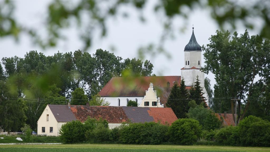 Die ehemalige Schule der Glaubensgemeinschaft "Zwölf Stämme" in Deiningen.