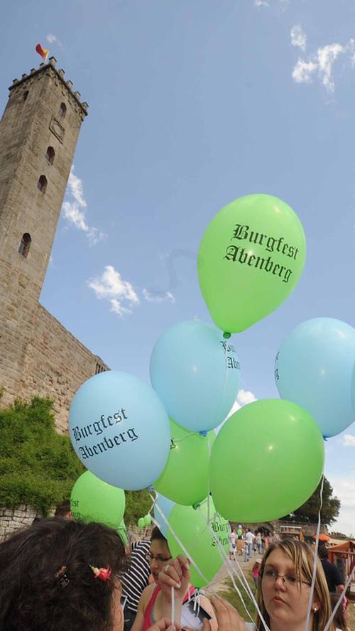 Zum Abenberger Burgfest gibt's einen Luftballon-Weitflugwettbewerb, ...