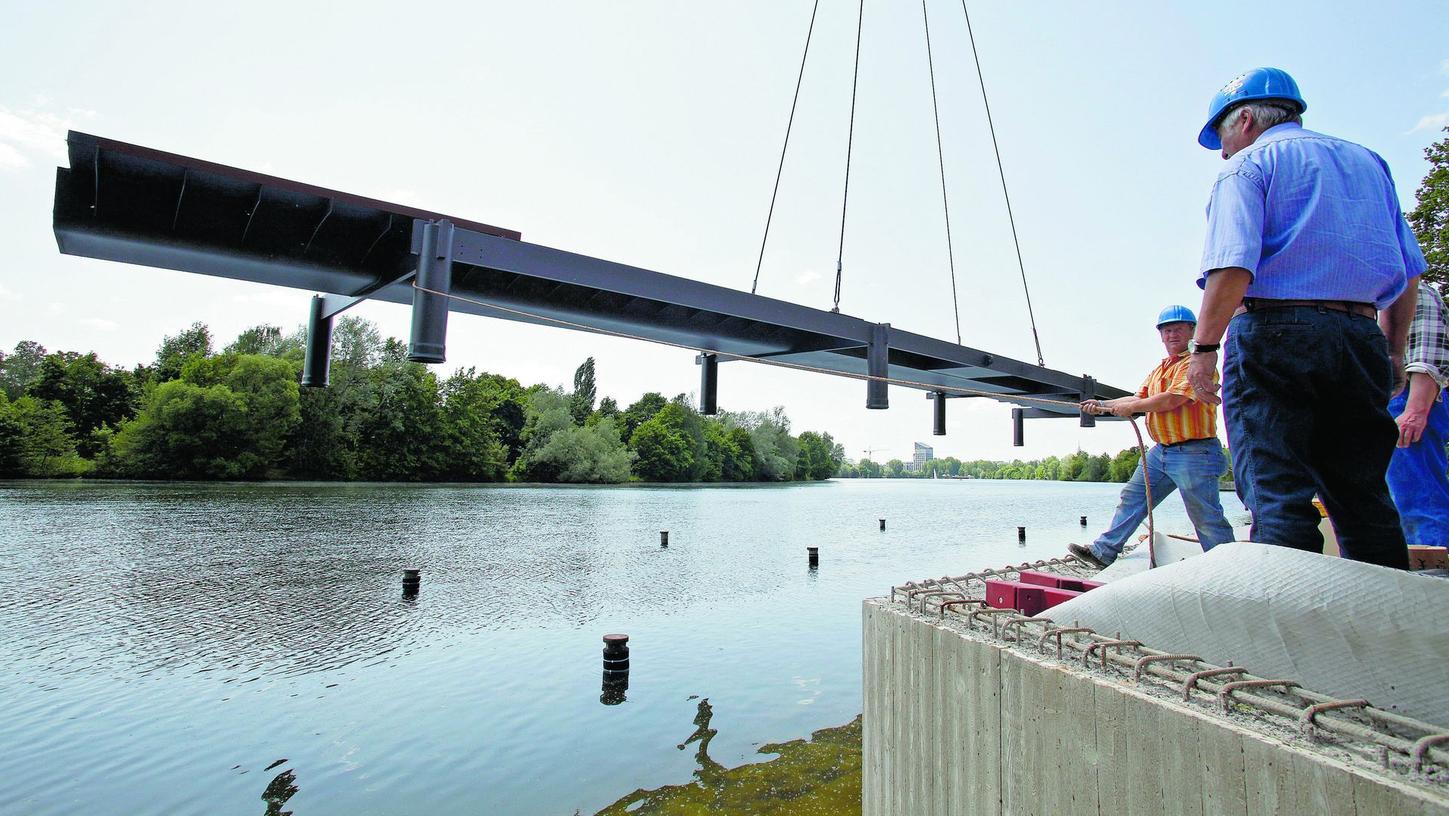 Wöhrder See: Boulevardsteg wird aufgebaut