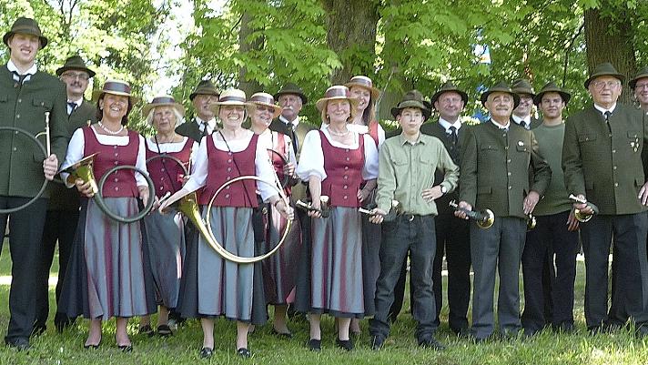 Die Jagdhornbläserinnen und Jagdhornbläser der Jägervereinigung Schwabach-Roth überzeugten beim Landeswettbewerb in Eggenfelden. Die Jury vergab „Gold“ und kürte die Mittelfranken damit zu einer der besten Gruppen in Bayern. Die Jagdhornbläserinnen und Jagdhornbläser der Jägervereinigung Schwabach-Roth überzeugten beim Landeswettbewerb in Eggenfelden. Die Jury vergab „Gold“ und kürte die Mittelfranken damit zu einer der besten Gruppen in Bayern.