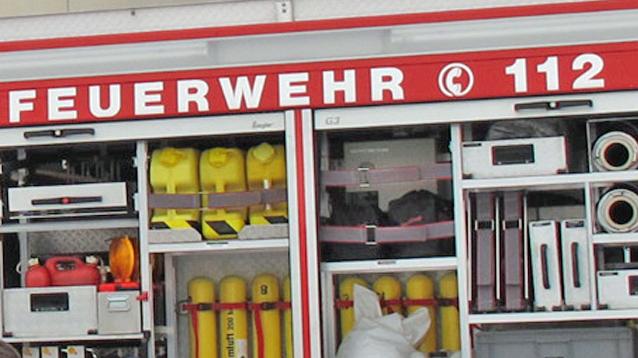 Die Feuerwehrleute kümmerten sich darum, die Brandgefahr gering zu halten. (Symbolbild)
Die Feuerwehrleute kümmerten sich darum, die Brandgefahr gering zu halten. (Symbolbild)