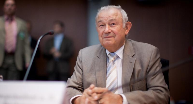 Der als "Mehmet" bekannt gewordene Straftäter Muhlis Ari hat Bayerns Ex-Innenminister Günther Beckstein schwer beleidigt. Der als "Mehmet" bekannt gewordene Straftäter Muhlis Ari hat Bayerns Ex-Innenminister Günther Beckstein schwer beleidigt.