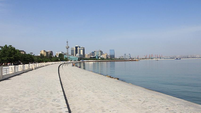 Zurück in Baku mit seinen endlosen Uferpromenaden...