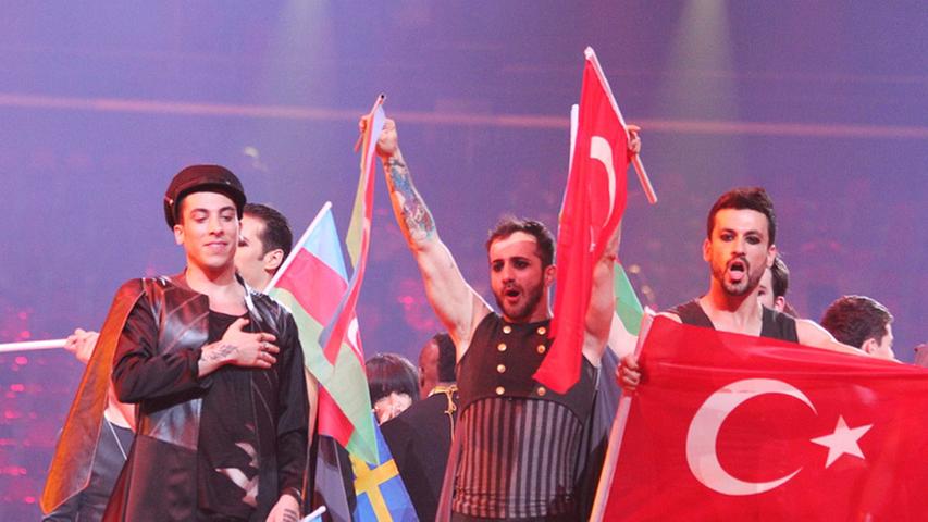 Die türkische Gruppe Can Bonomo ist mit ihren Lied "Love me Back" weitergekommen.
