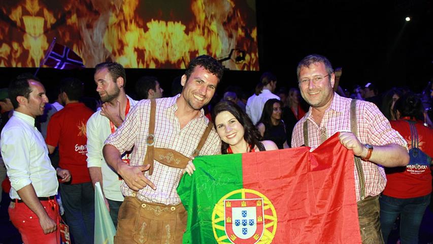 Danach wurde im Euroclub richtig Party gemacht. Werner und Thomas feiern mit anderen Fans und Sängern, zum Beispiel mit Filipa Sousa, der portugiesischen Interpretin...