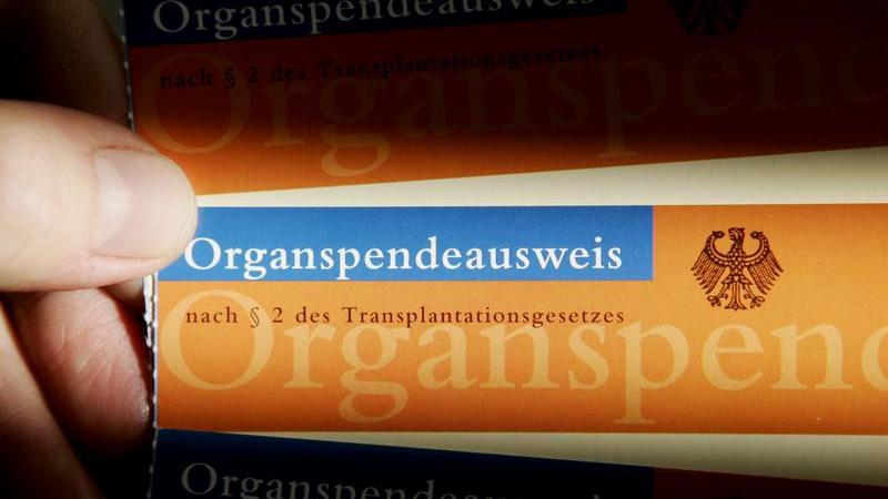 Derzeit hat jeder dritte Deutsche einen Organspende-Ausweis.