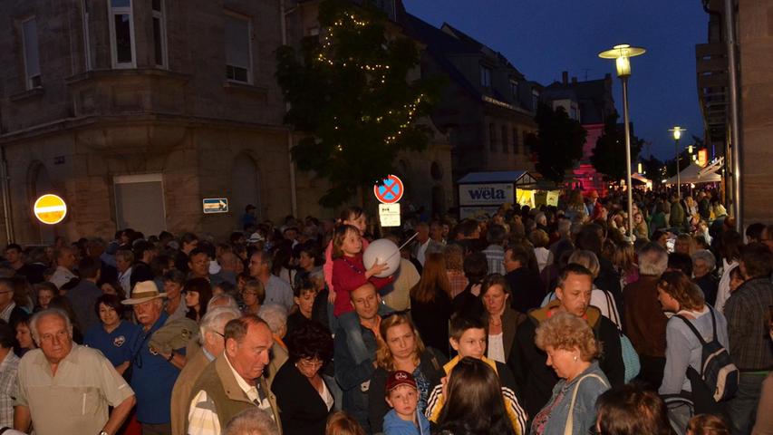 Tausende Menschen strömten zur Lichternacht in Zirndorf