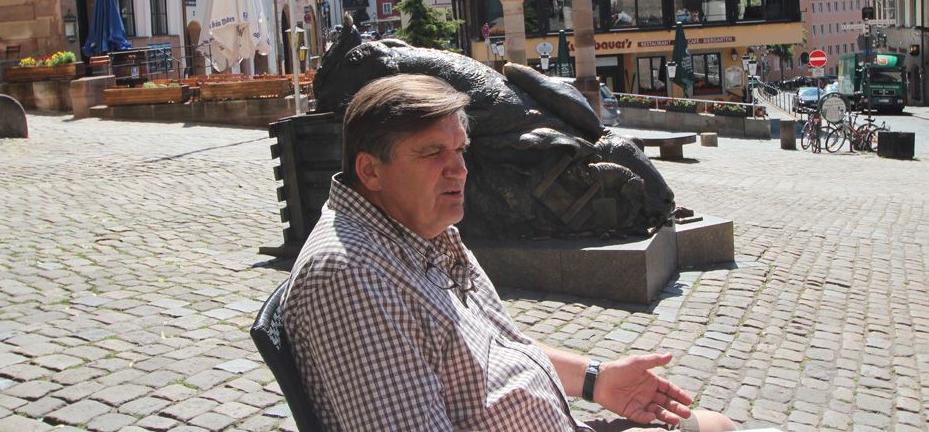 Hans Meyer, der Pokal und die Kerze, die nicht brennt Hans Meyer, der Pokal und die Kerze, die nicht brennt