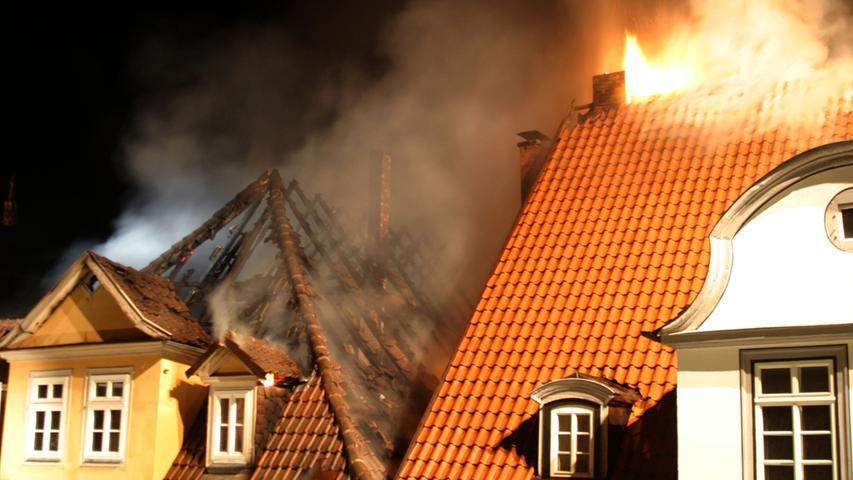 Ein Großbrand hat in den frühen Morgenstunden des Pfingstsonntags in der Coburger Altstadt gewütet und einen Millionenschaden angerichtet.