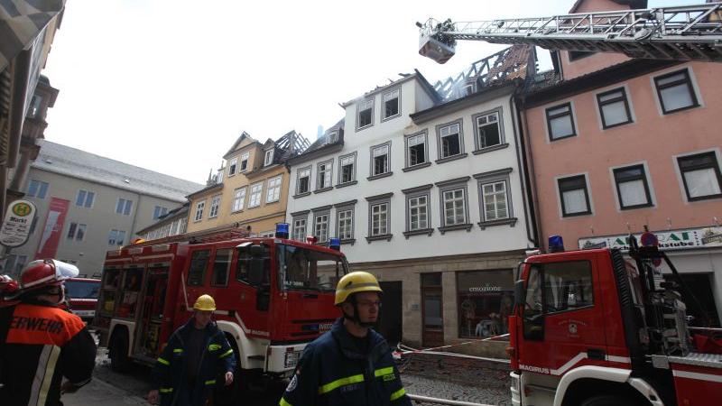 Weil viele der betroffenen Gebäude sehr alt und teilweise Fachwerkhäuser sind, konnte sich das Feuer rasend schnell weiterverbreiten.