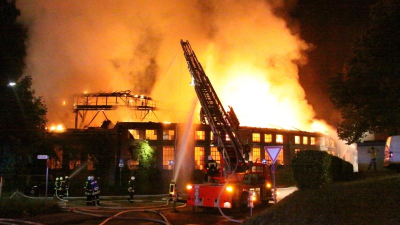 Schaden in Millionenhöhe richtete ein Feuer in einem ehemaligen Lokschuppen in Ansbach an.