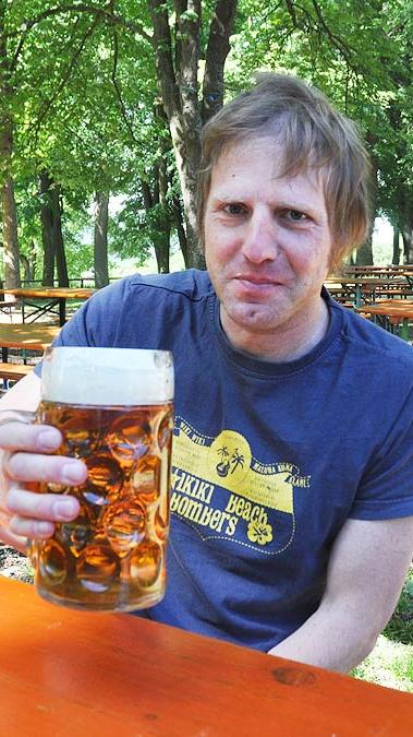 Wer die Stadt für einen Abend hinter sich lassen will, der fährt zum Kunigundenberg nach Lauf. Beim Bier kann man dort alle deutschen Spiele, Achtel-, Viertel-, Halb- und Finale sehen.