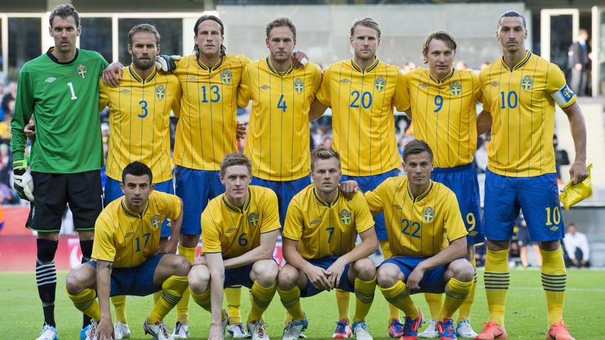 Die Schweden präsentierten sich auf ihrem Weg in die Ukraine, wo die Skandinavier neben Frankreich als einziges Gastland Quartier bezogen haben, als Überraschungsmannschaft – im doppelten Sinne. Ansprechende Leistungen wechselten sich mit erschreckend schwachen Auftritten ab. Schon in der Vergangenheit feierte die blau-gelbe Auswahl Erfolge stets dann, wenn sie Teamgeist und disziplinierte Spielweise an den Tag legte. So bei der EM 1992, als die Schweden im eigenen Land bis ins Halbfinale vorstießen, erst dort an Deutschland scheiterten.