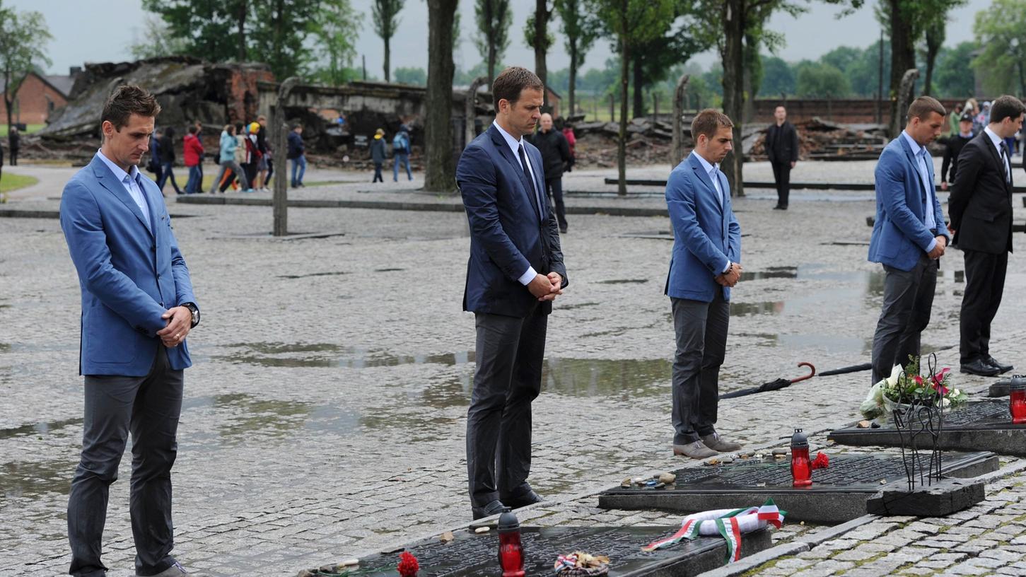 Auschwitz: DFB-Delegation gedenkt Holocaust-Opfern