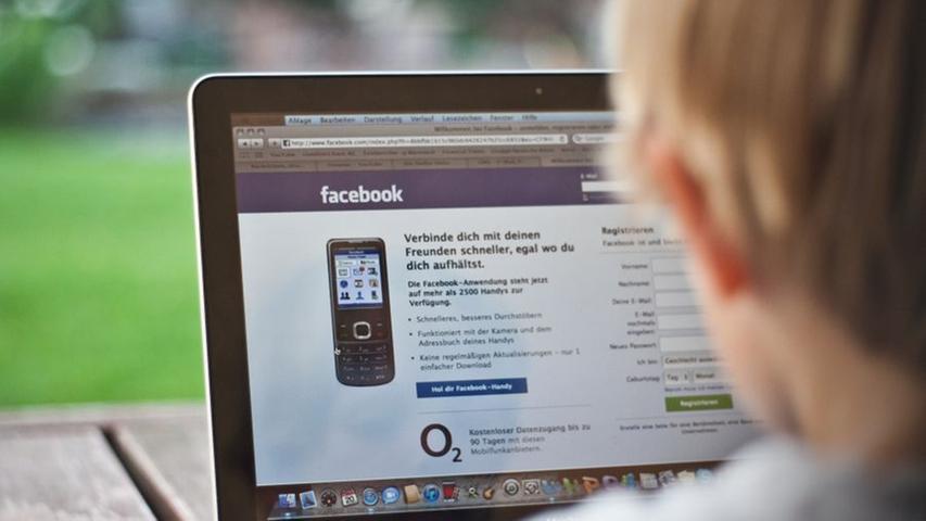Facebook galt lange Zeit als Sammelpunkt für Jugendliche. Mittlerweile geht deren Zahl aber leicht zurück. Hingegen entdecken die "Silver Surfer", also Internet-Nutzer über 50, zunehmend ihre Möglichkeiten in dem Netzwerk.