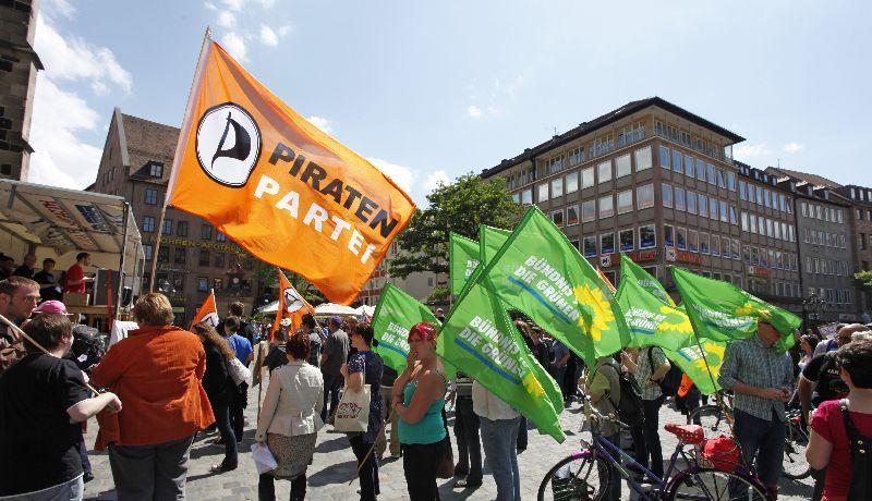 Im März hatten noch rund 1500 Nürnberger gegen ACTA protestiert. Zigtausende in Deutschland und in anderen EU-Staaten. Daraufhin hatte Die Bundesregierung erklärt, das umstrittene Abkommen vorerst nicht in Kraft zu setzen.