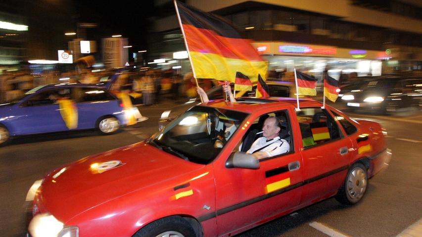Unverzichtbare Requisite für die Teilnahme am Korso: Die deutsche Flagge. Gern darf es auch mehr als eine sein.