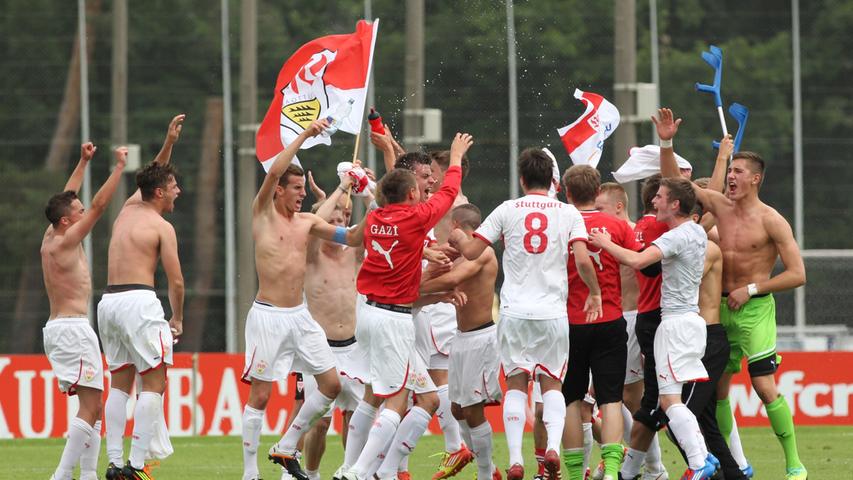 ...eine völlig andere. Die VfB-Junioren feierten den Auswärtserfolg und den Einzug ins Finale ausgelassen.