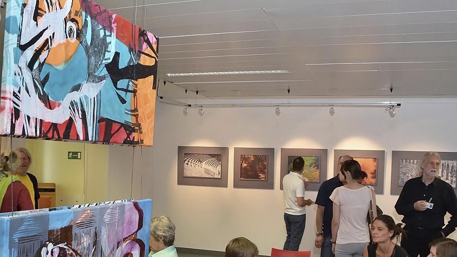 Spannend und abwechslungsreich bietet die Ausstellung einen Blickfang auf den Fluren des Fürther Klinikums. Spannend und abwechslungsreich bietet die Ausstellung einen Blickfang auf den Fluren des Fürther Klinikums.