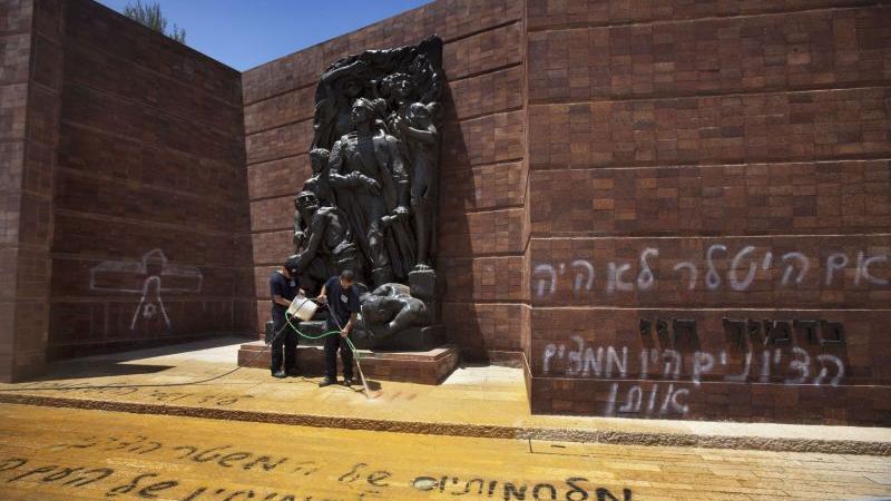 Denkmal Yad Vashem in Israel mit Graffitis beschmiert