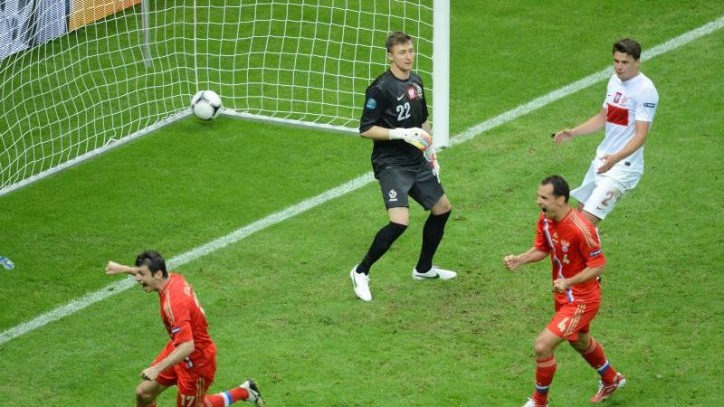 Fußball gespielt wurde auch: In der rasanten Partie brachte Alan Dzagoev die Russen in der 37. Minute mit 1:0 in Führung. Doch in der zweiten Halbzeit...