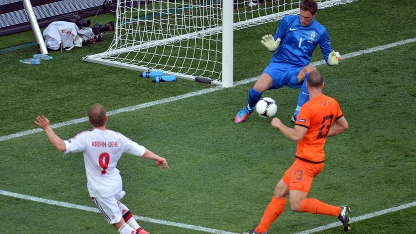 Außenseiter als Favoritenschreck: Gleich in ihrem ersten Spiel dieser Europameisterschaft sorgte "Danish Dynamite" wieder für eine große Überraschung und bezwang die Niederlande mit 1:0. Michael Krohn-Dehli erzielte den Treffer des Tages durch die Beine von Hollands Schlussmann Maarten Stekelenburg.