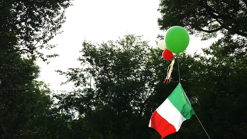 Die italienischen Fans auf der Wöhrder Wiese wussten auch, eindrucksvoll ihre Flagge zu hissen.