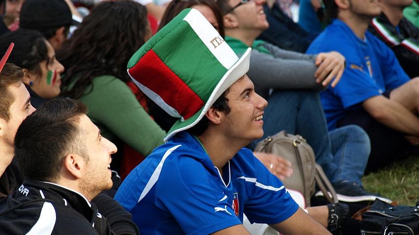 Bis zum Ende glaubten die Italiener an ihre Mannschaft, doch am Ende sollte es beim Unentschieden bleiben.
