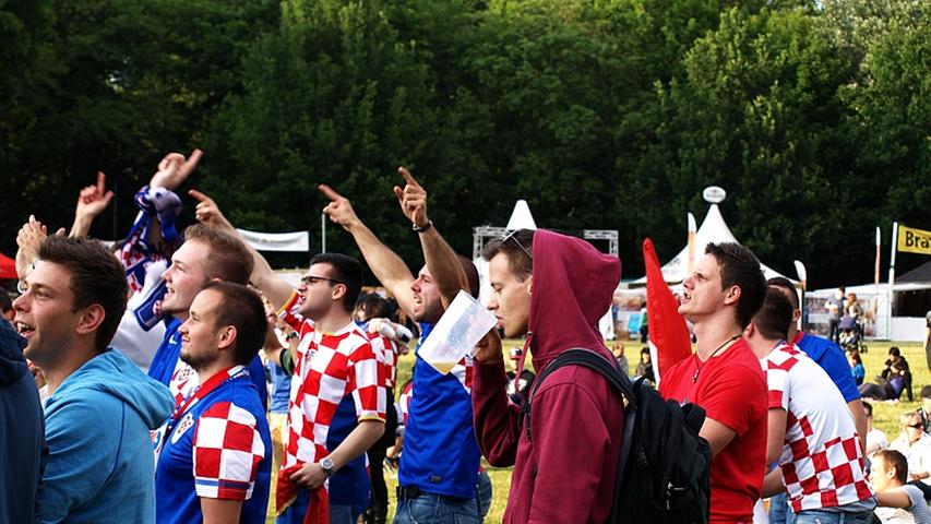 Doch auch die Anhänger der kroatischen Mannschaft fieberten wieder mit.