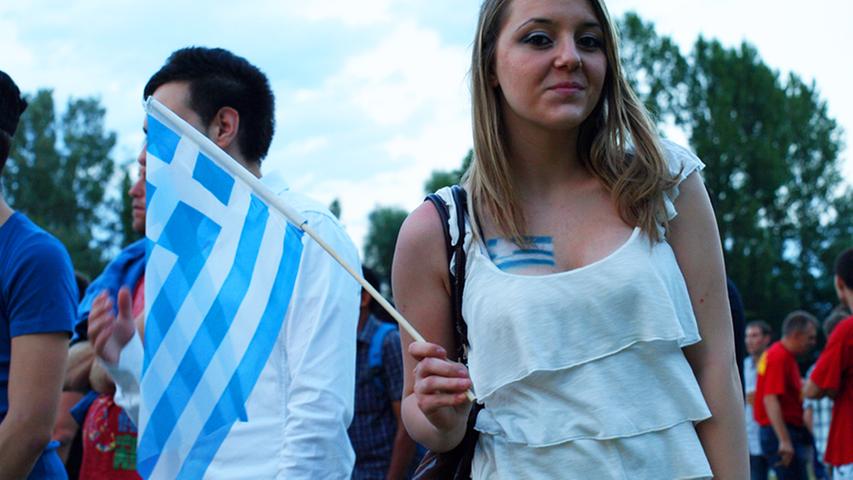 Verhaltener Optimismus herrscht dagegen bei den Griechen. Flagge zeigt man trotzdem.