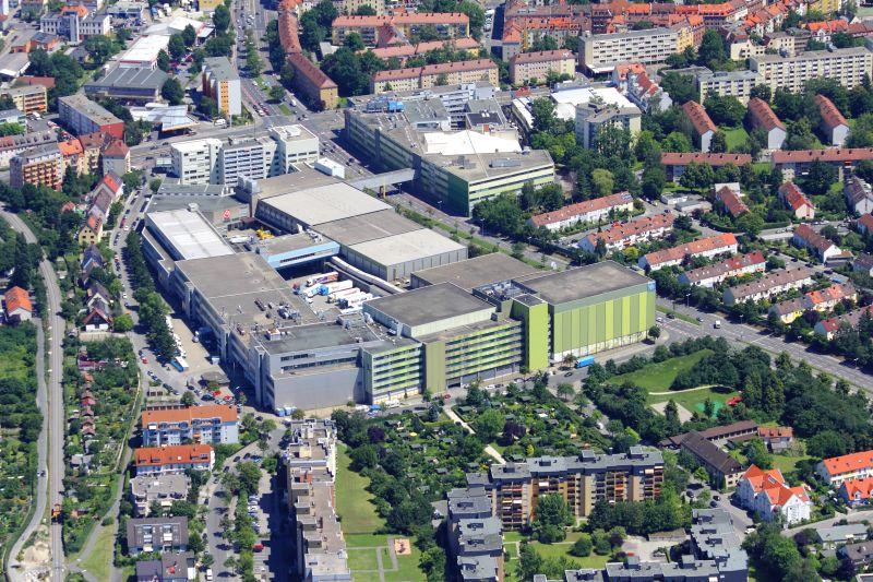 Durch Zukäufe und Kooperationen (Mövenpick) wuchs Schöllers Eis-Imperium. 2002 allerdings fiel es an den Nestle-Konzern. Schöller selbst starb zwei Jahre später. In Erinnerung blieb er als Unternehmers und Mäzen, der viel für seine Heimatstadt Nürnberg getan hat.