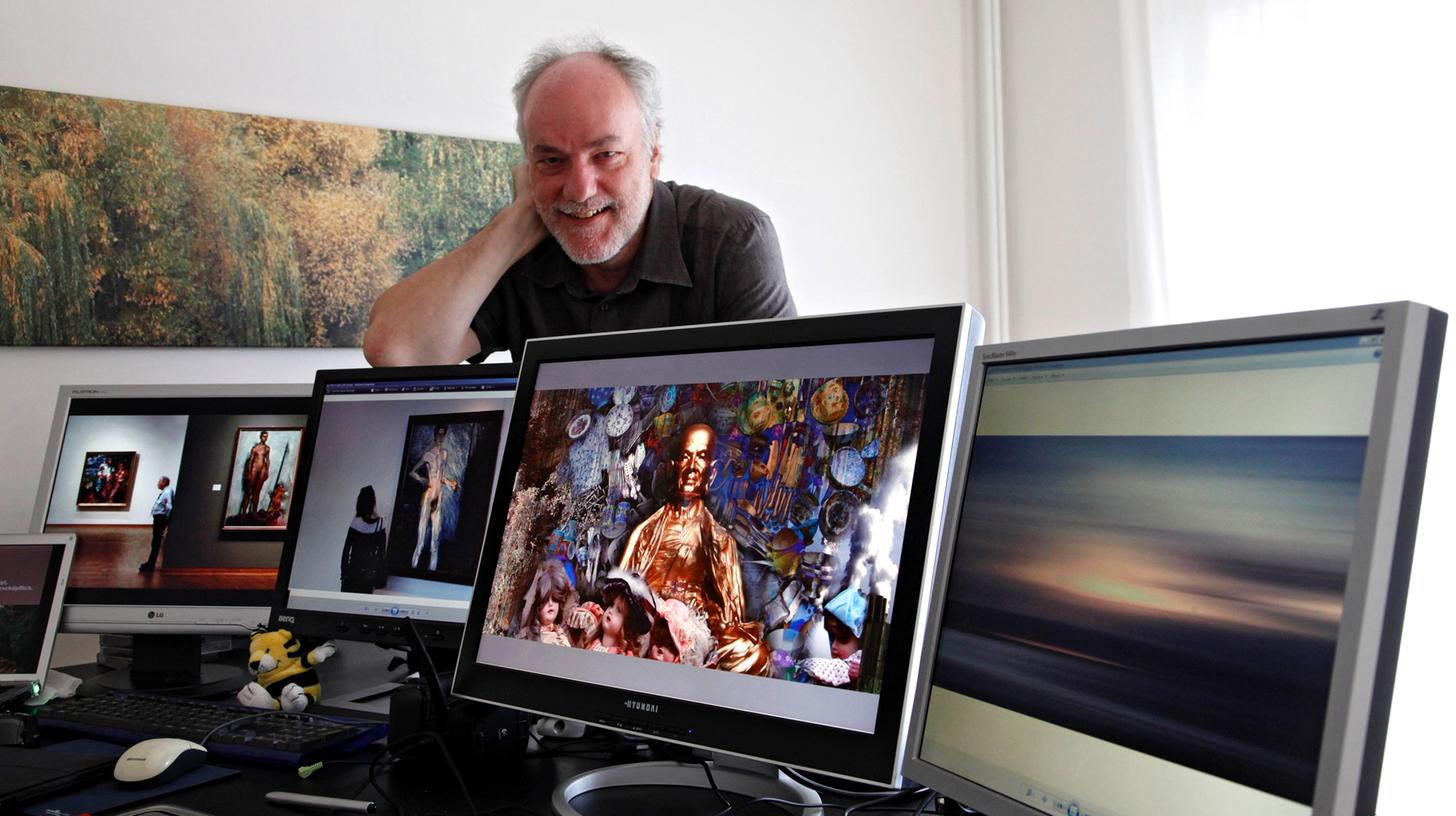 Christian Oberlander arbeitet an vier Rechnern gleichzeitig. Exakt 3652 Bilder hat der Mediendesigner, Kunsttherapeut und Aikido-Lehrer auf seine Homepage gestellt. Christian Oberlander arbeitet an vier Rechnern gleichzeitig. Exakt 3652 Bilder hat der Mediendesigner, Kunsttherapeut und Aikido-Lehrer auf seine Homepage gestellt.