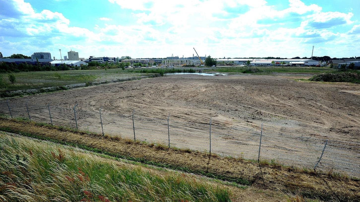 Ob Bagger einer benachbarten Baustelle den Boden geebnet haben oder welche, die das neue Stadion für die SpVgg Greuther Fürth bauen sollen, ist noch unklar.