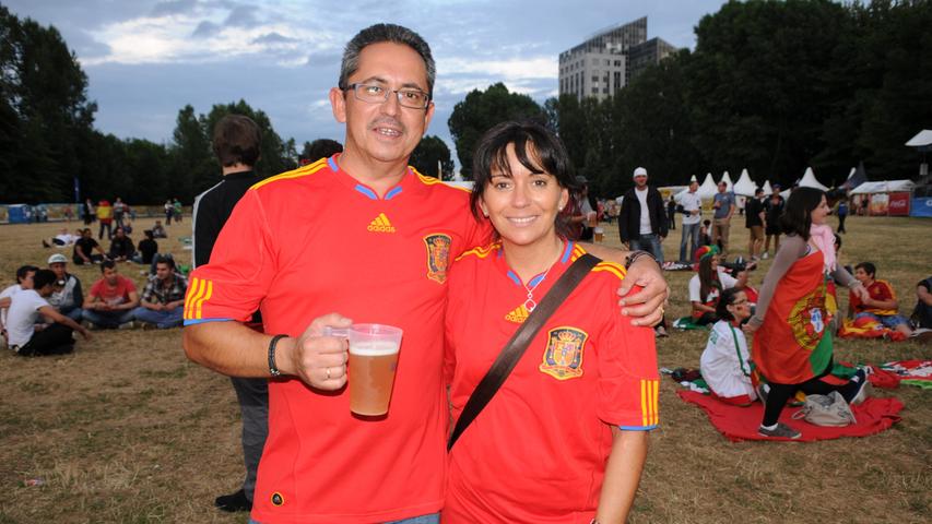 Das Ehepaar Mariluz und José Manuel gibt sich ebenfalls klar als Spanien-Fans zu erkennen.