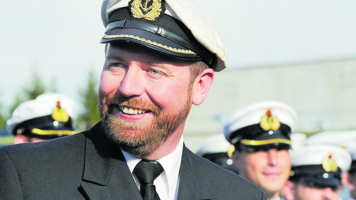 Korvettenkapitän Arne Müller war zuletzt mit der Besatzung der „Pegnitz“ auf dem Schwesternschiff beim UNIFIL-Einsatz im östlichen Mittelmeer aktiv. Korvettenkapitän Arne Müller war zuletzt mit der Besatzung der „Pegnitz“ auf dem Schwesternschiff beim UNIFIL-Einsatz im östlichen Mittelmeer aktiv.